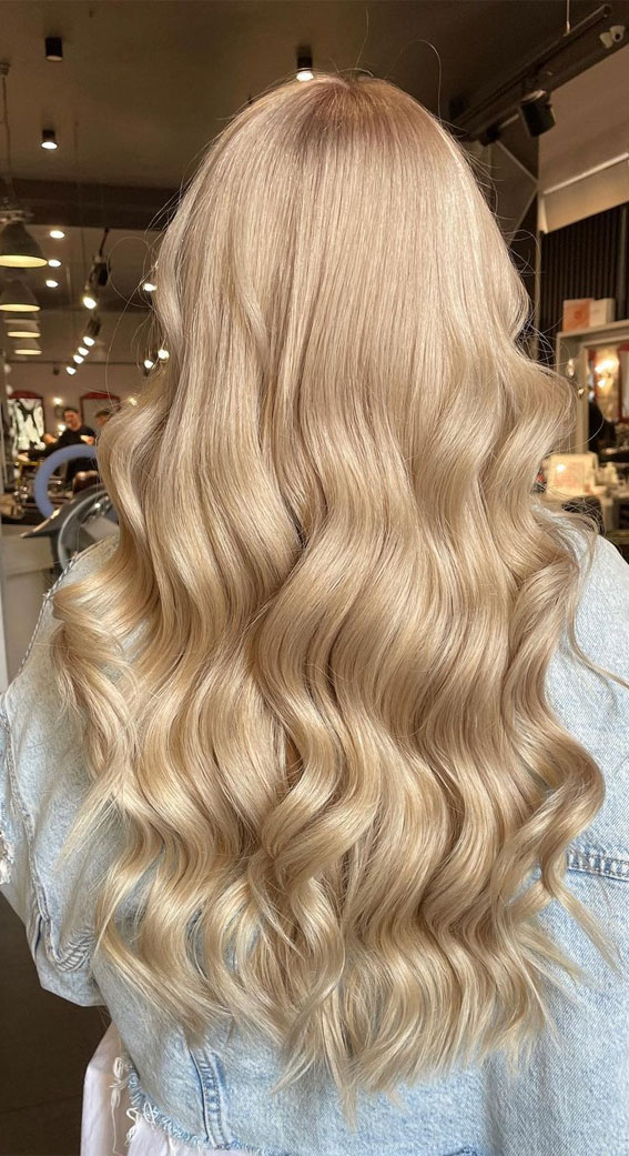 30+ Hair Colour Trends To Try in 2023 : Beige Blonde Soft Waves