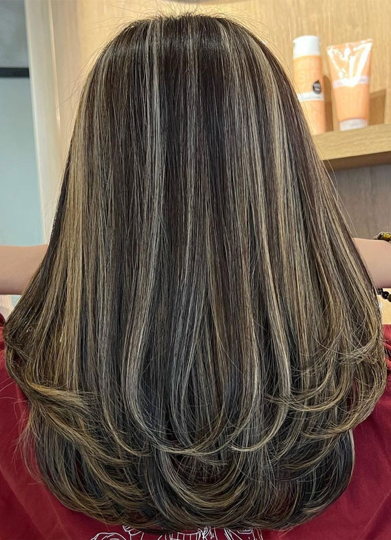 30+ Hair Colour Trends To Try in 2023 : French Balayage with 3d Layered Haircut