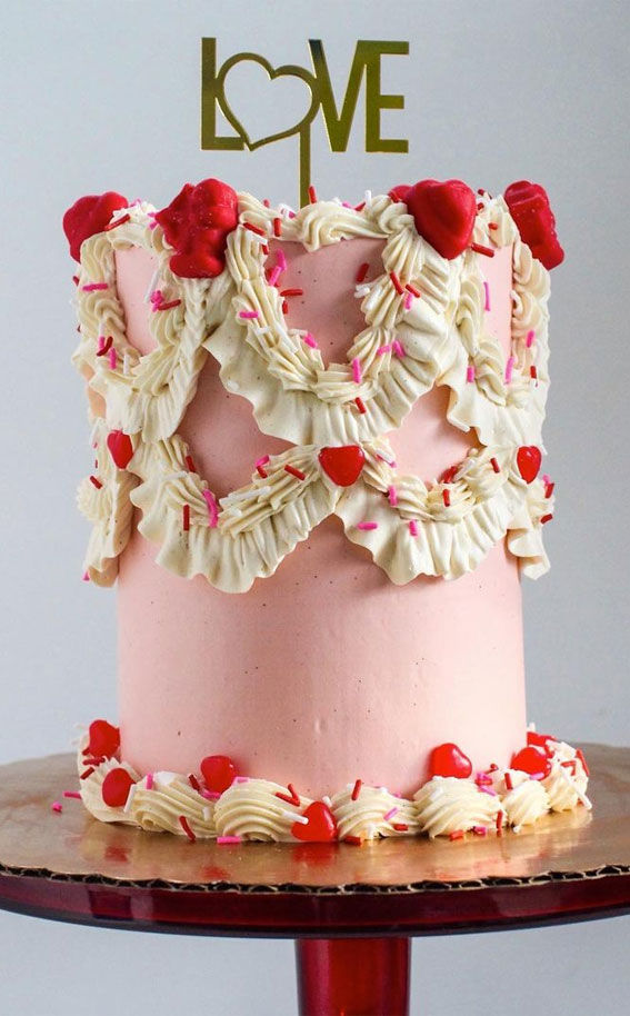 40+ Cute Valentine’s Cake Ideas : Pink Cake with Vintage Style