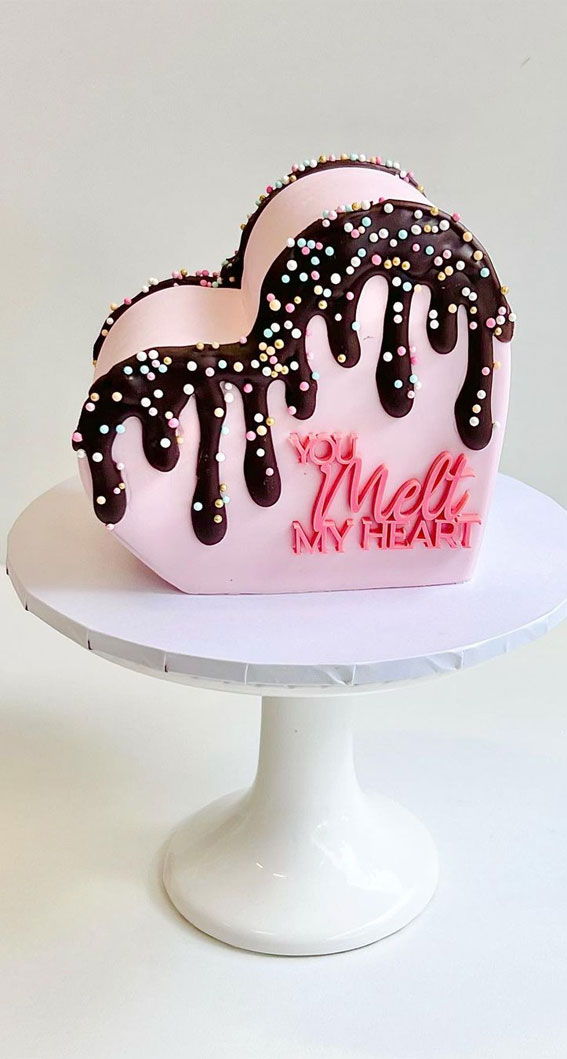40+ Cute Valentine’s Cake Ideas : You melt my heart cake