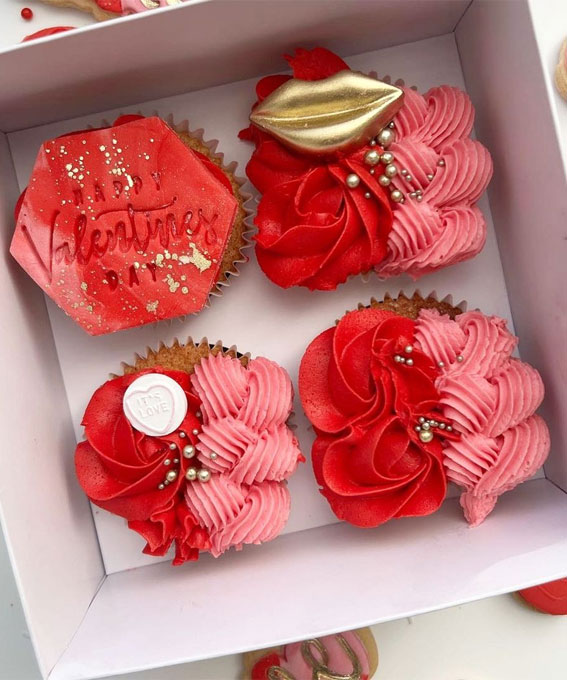 30+ Cute Valentine’s Day Cupcakes : Gold Kiss