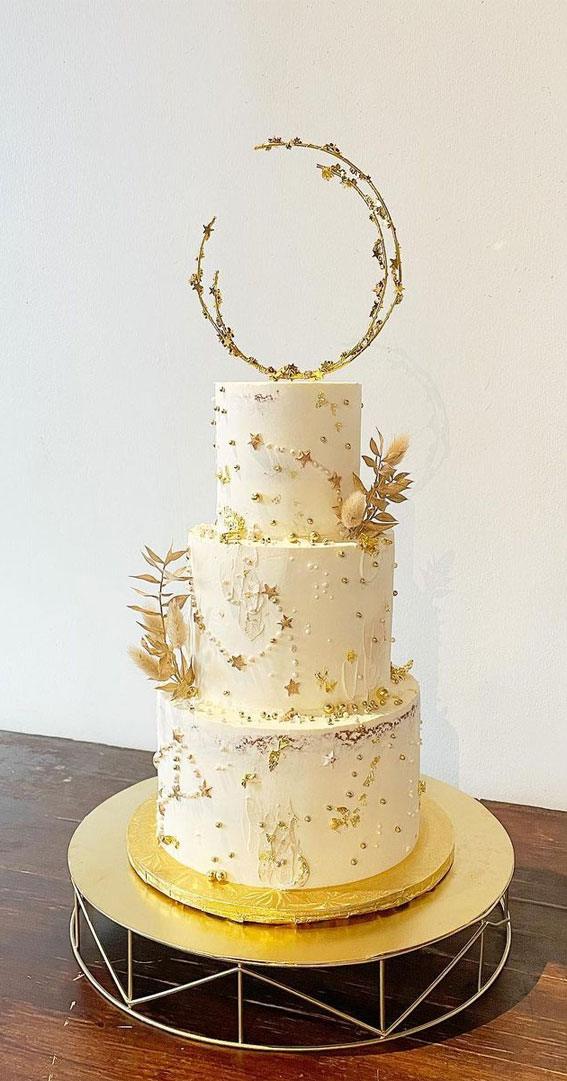 40 Absolutely Stunning Celestial Wedding Cakes - Weddingomania