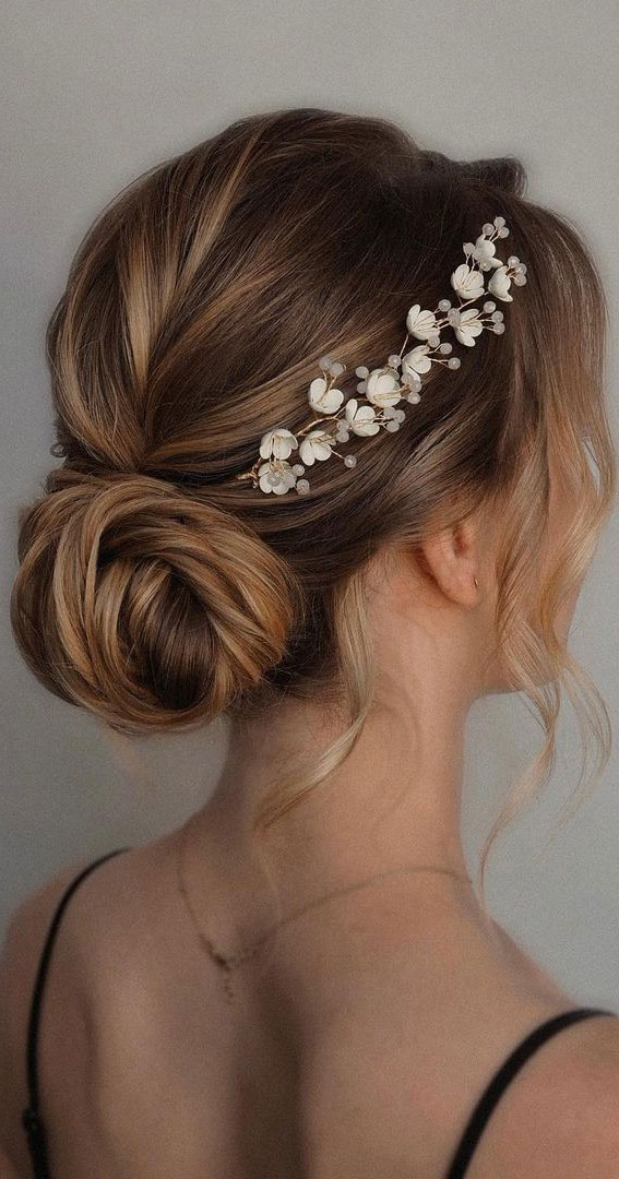 53 Best Wedding Hairstyles for 2023 Brides : Boho Vibes