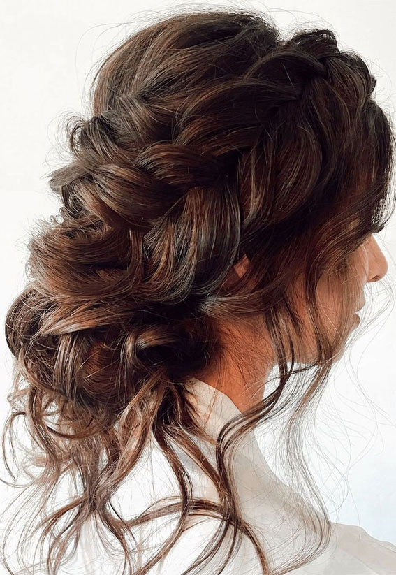 53 Best Wedding Hairstyles For 2023 Brides : Messy Brunette Beauty