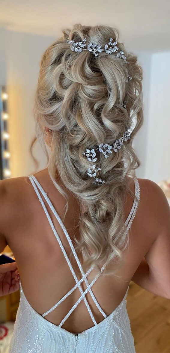 5 Wedding and Bridal Hairstyle Ideas That Are Timeless - Aveda Institute  Maryland