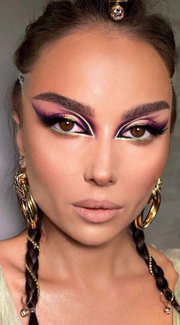 50makeup Looks To Make You Shine In 2023 Light Green Graphic Liner 