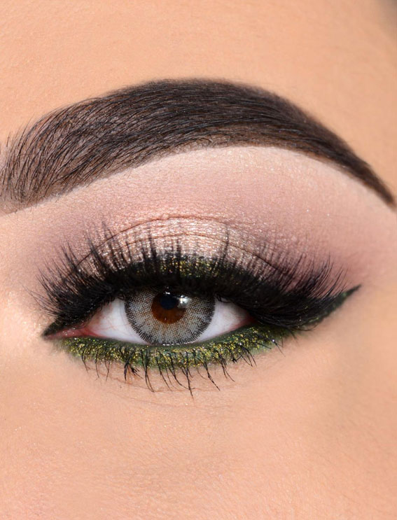 50+Makeup Looks To Make You Shine in 2023 : Nude Eyeshadow + Shimmery Green Liner