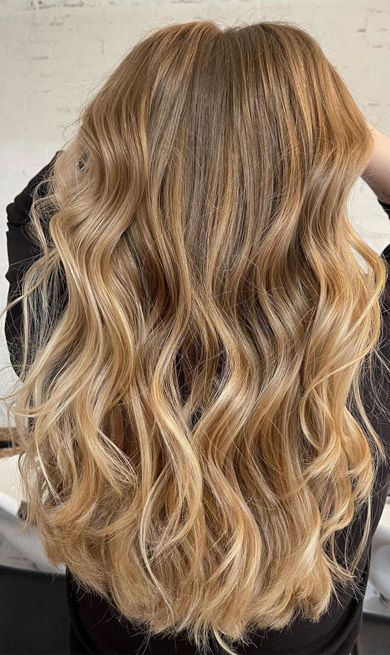40 Dirty Blonde Hair Colour Ideas : Warm Dirty Blonde with Honey-Coloured Lowlights