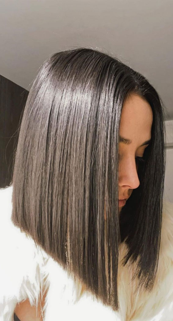 50+ New Haircut Ideas For Women To Try In 2023 : Blunt Haircut