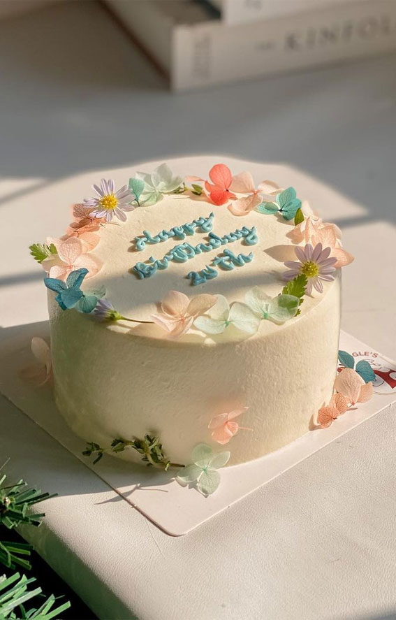 40+ Cute Simple Birthday Cake Ideas : Simple Cake Adorned with Flowers