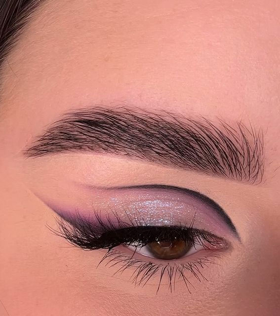 50+Makeup Looks To Make You Shine in 2023 : Purple Sharp Liner