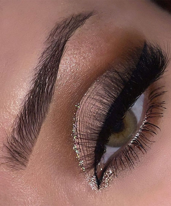 50+Makeup Looks To Make You Shine in 2023 : Nude Glam + Glitter Liner