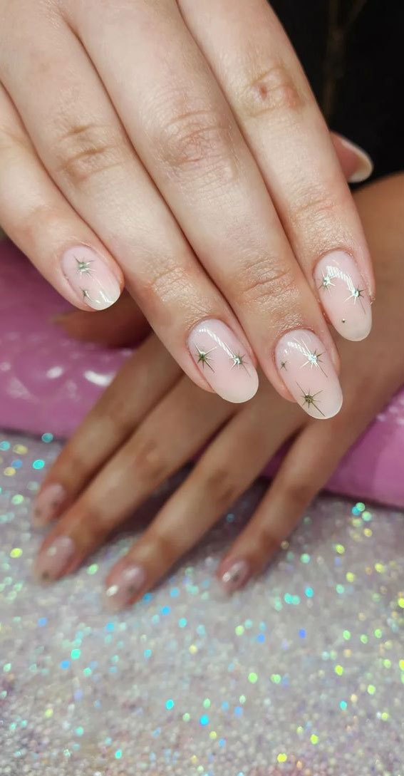 Star Nails Are Trending Now : Minimal Starburst Nails