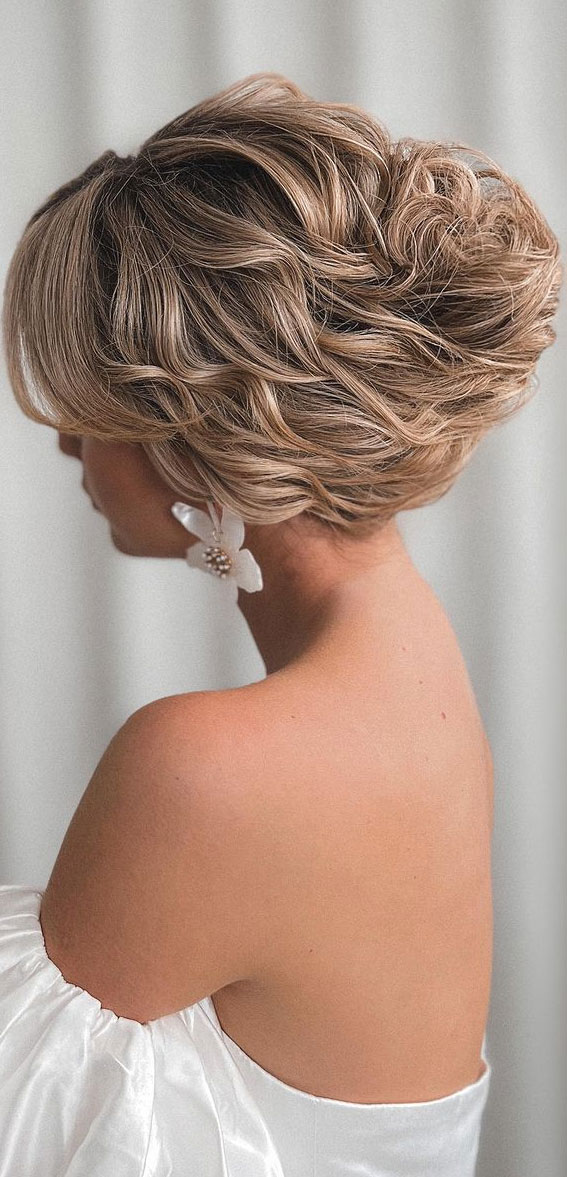 50+ Updo Hairstyles That’re So Stylish : Texture Loose French Twist