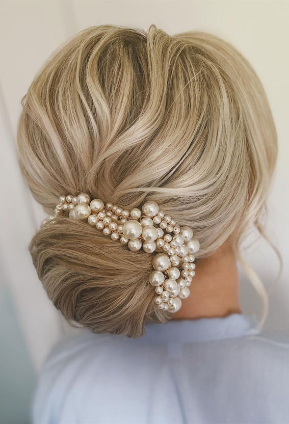 50+ Updo Hairstyles That’re So Stylish : Lil textured number with a beautiful vine