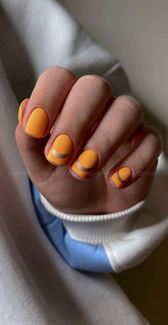 45 Pretty Short Nails For Spring & Summer : Gold Accent Peach Nails