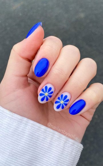 Your Nails Deserve These Floral Designs Happy Blue Flower Milky Nails 0301