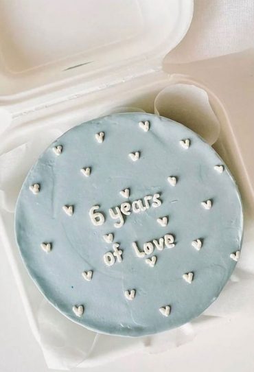 Cute Minimalist Buttercream Cakes Blue Anniversary Cake