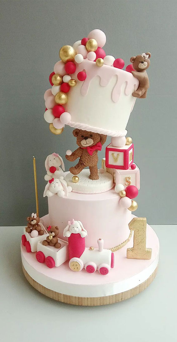 A Cake to Celebrate your Little One : Cute Baby First Birthday Cake