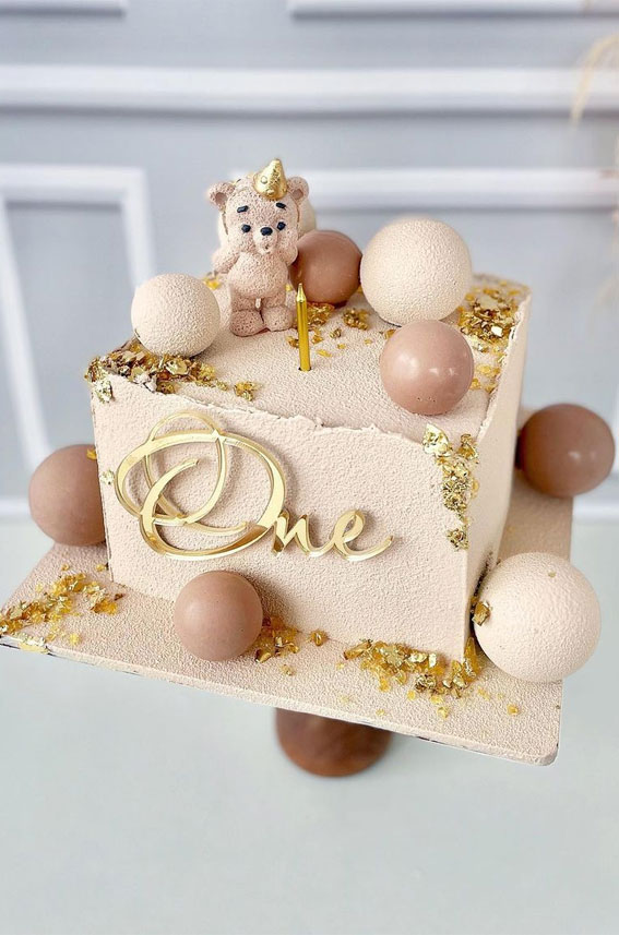 A Cake to Celebrate your Little One : Neutral Baby Cake