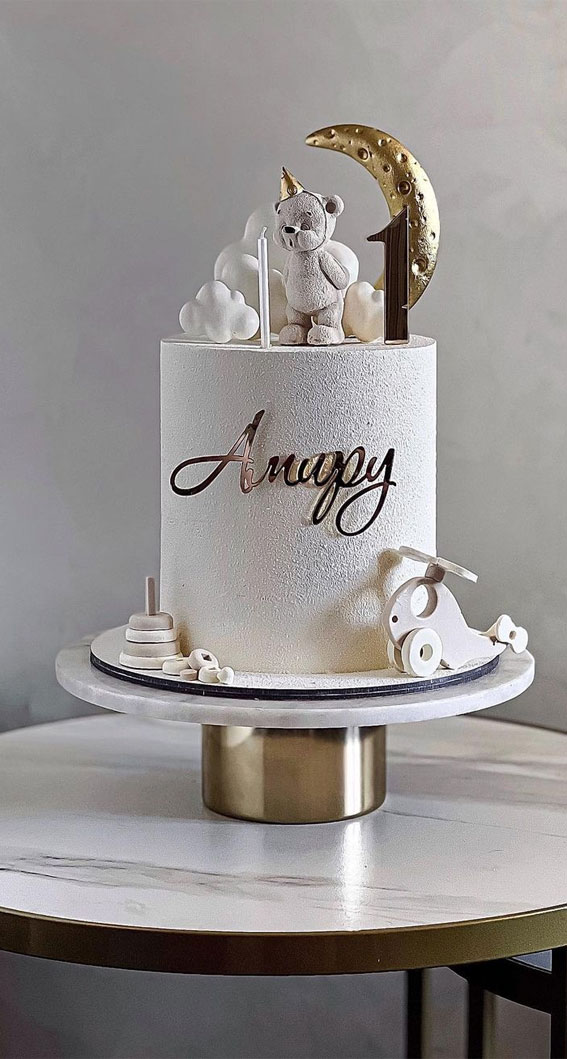 A Cake to Celebrate your Little One : White Cake + Gold Crescent Moon
