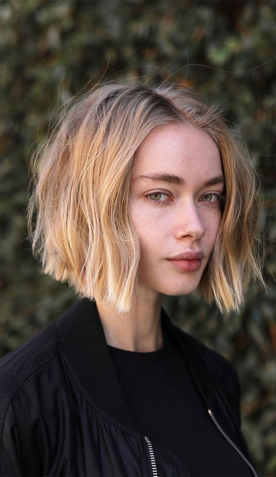 Best haircuts & Hairstyles To Try in 2021 : Short Wavy Bob Haircut