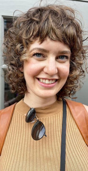 35 Low-Maintenance Soft Curly Bob Haircuts : Layered Curly Bronde ...