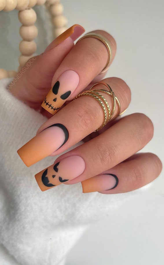 30 Spooktacular Halloween Nail Designs : Ombre Pumpkin Tone Tips