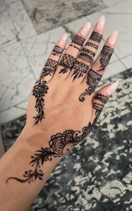 35 Beautiful Henna Design Ideas : Simple Arabic Henna Design + Neutral ...