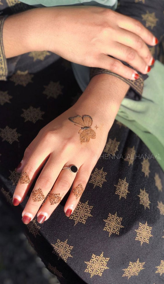 35 Beautiful Henna Design Ideas : A Butterfly