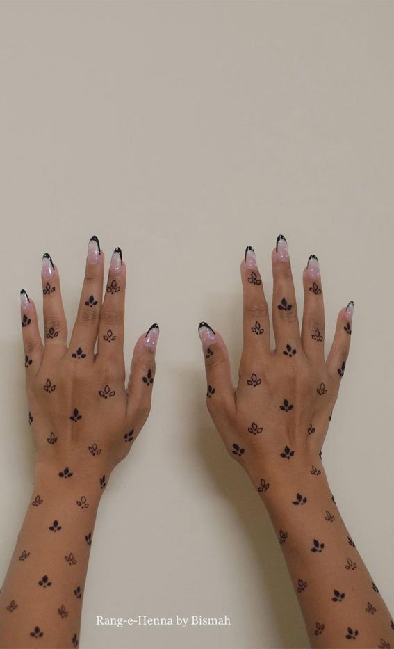35 Beautiful Henna Design Ideas : Mixing Leaves