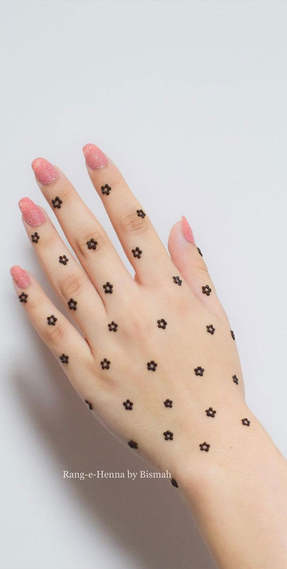 35 Beautiful Henna Design Ideas : Tiny Flowers