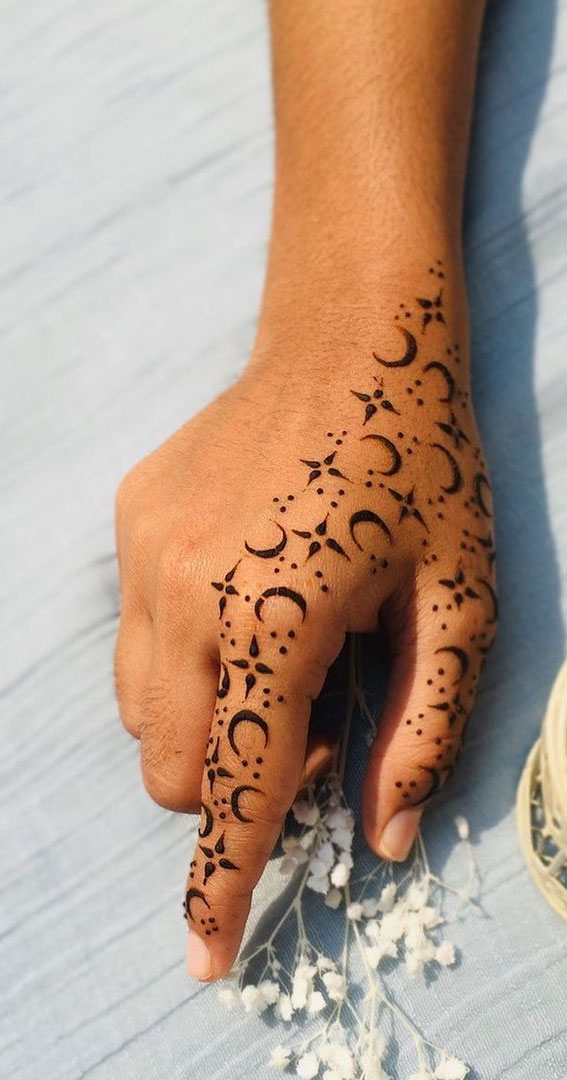 22 Henna Designs Inspired by the Night Sky : Sparkly Stars & Moons