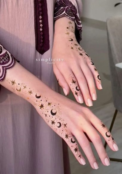 22 Henna Designs Inspired by the Night Sky : Path of Moons & Stars