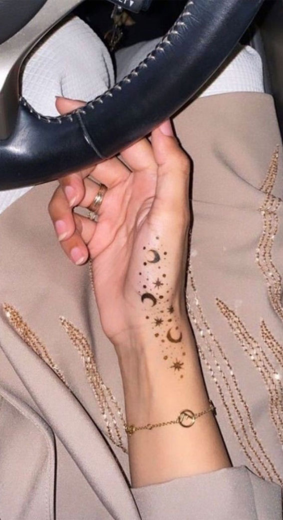 22 Henna Designs Inspired by the Night Sky : Moons & Suns