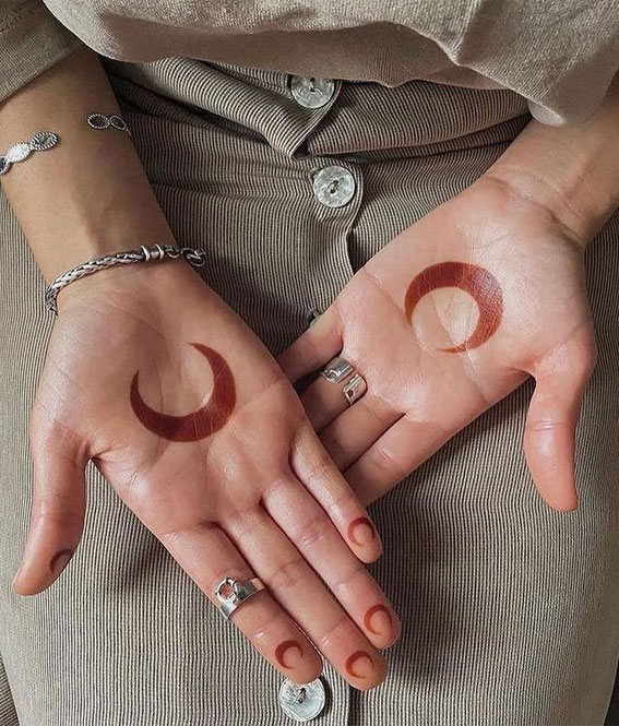 22 Henna Designs Inspired by the Night Sky : Red Crescent Moons