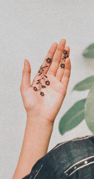 35 Beautiful Henna Design Ideas : Floral Henna on Palm