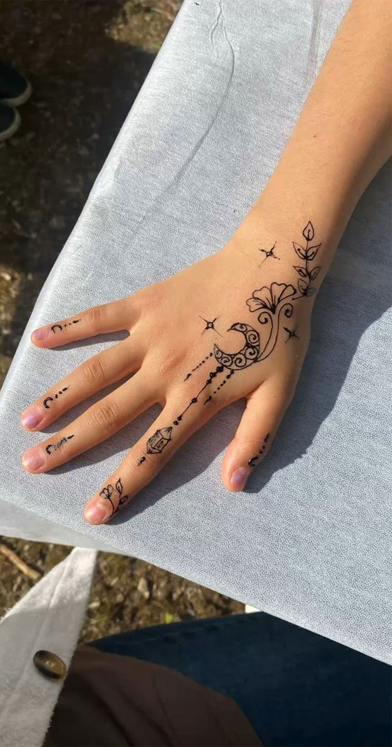 22 Henna Designs Inspired by the Night Sky : Flower Moon Henna Designs for Children