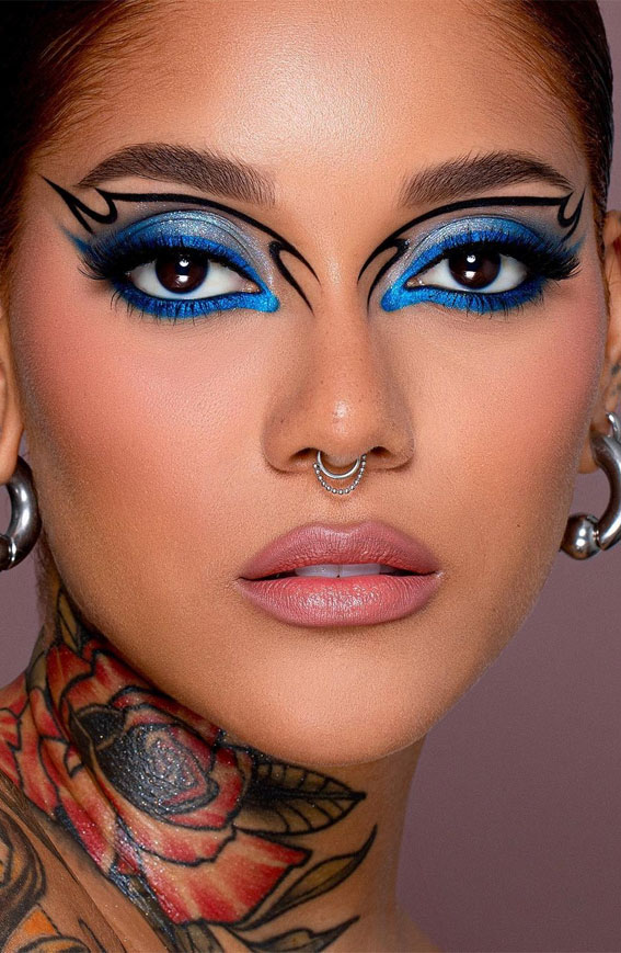 Bold and Bright Summer Makeup Vibrant & Daring : Blue & Black Graphic Lines