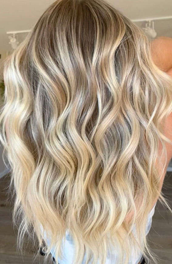 blonde with dimension, hair color ideas, summer hair color trends, summer hair color ideas, vibrant hair colors, beachy blondes, pastel tone hair colors, sunset hair color, blonde balayage, brown hair color ideas, brunette hair color, sun-kissed hair color