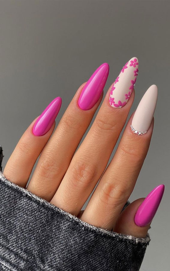 Bloom into Summer with Gorgeous Floral Nail Designs : Magenta Pink Flower Outline Nails
