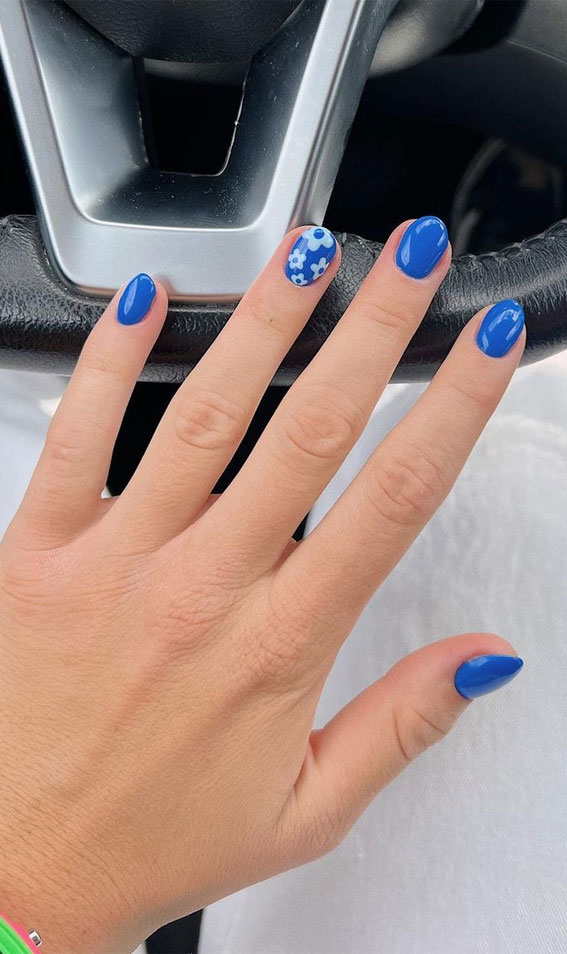 Bloom into Summer with Gorgeous Floral Nail Designs : Blue on Blue