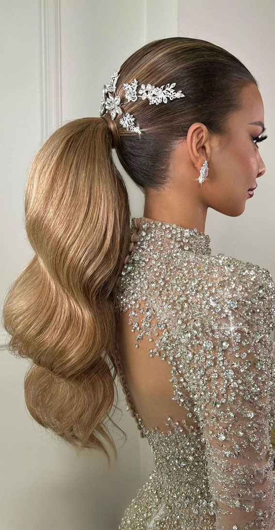 Romantic Hair Colour Ideas For Wedding-Day Glamour : Voluminous Muted Golden Blonde