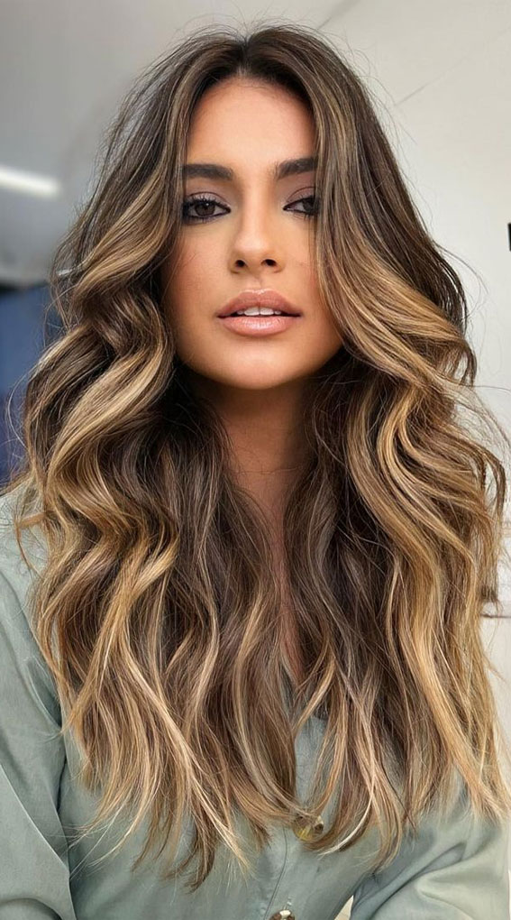 Romantic Hair Colour Ideas for Wedding-Day Glamour : Honey Blonde Balayage Highlights