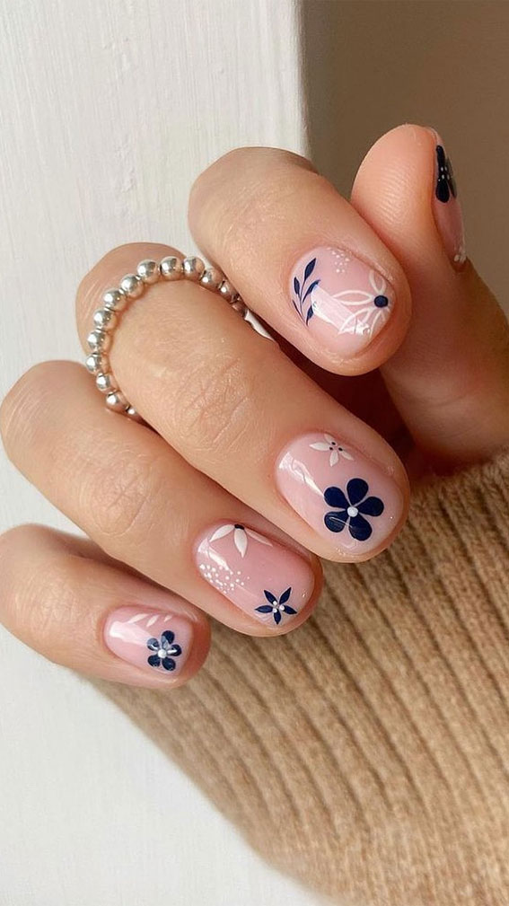 Channel the Enchanting Spirit of Summer on Your Nails : Blue Flower Short Nails