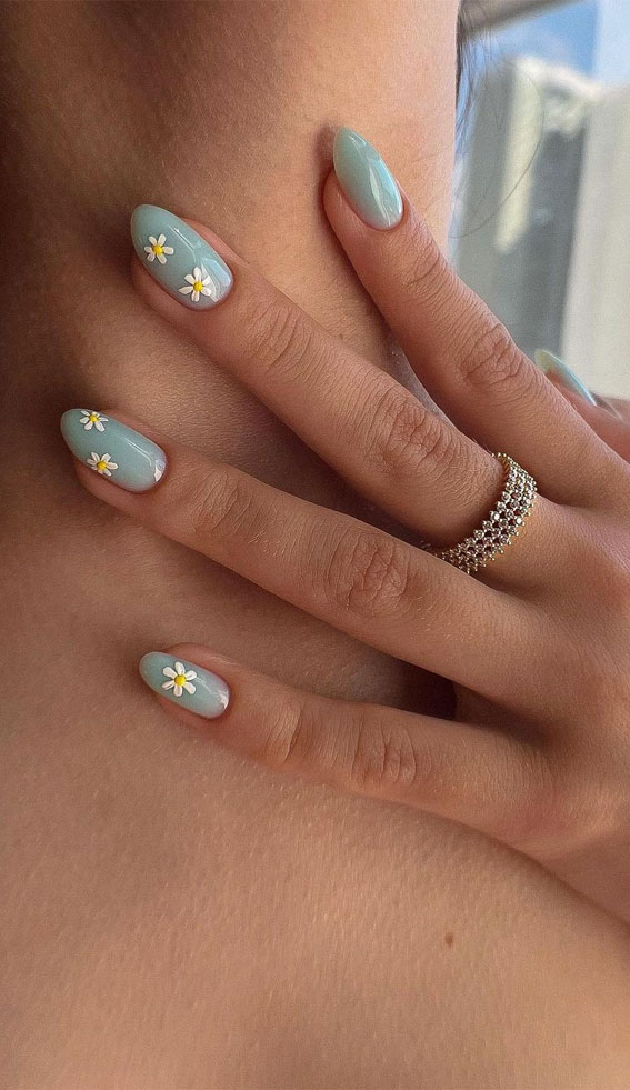 Channel the Enchanting Spirit of Summer on Your Nails : Daisy Sage Nails