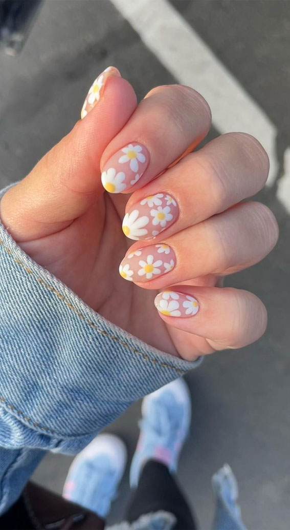 Channel the Enchanting Spirit of Summer on Your Nails : Simple White Blooming Flowers