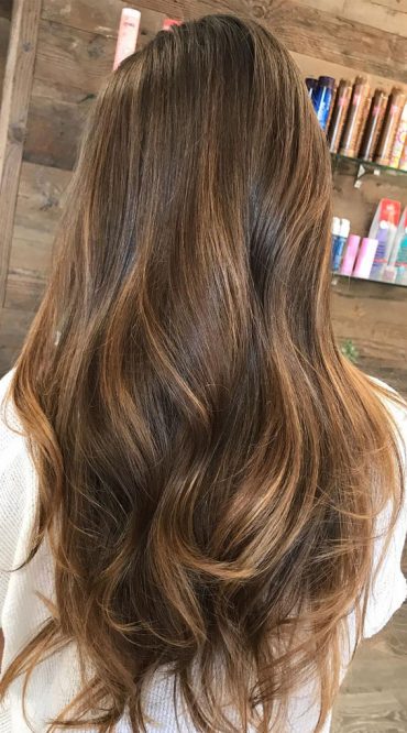 40 Subtle Hair Colour Ideas For A Sun Kissed Glow Chocolate Brown With Caramel Highlights 3410