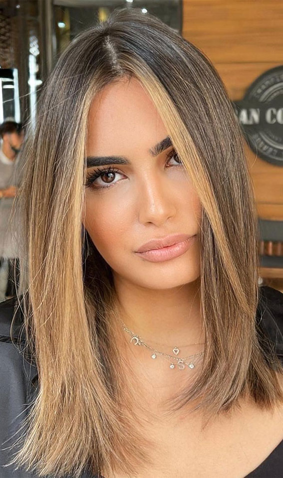 40 Subtle Hair Colour Ideas for a Sun-Kissed Glow : Caramel Face Framing Lob Hairstyle