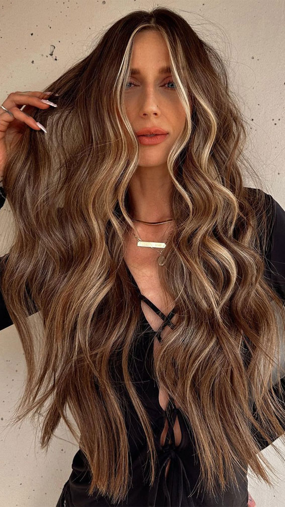 40 Subtle Hair Colour Ideas for a Sun-Kissed Glow : Hazelnut Sun-Kissed with Blonde Face Framing